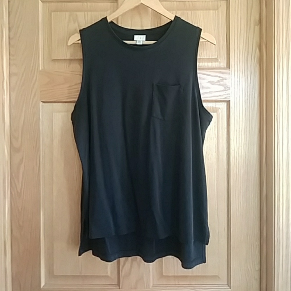Sleeveless shirt